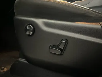 2020 Jeep Grand Cherokee - image 20