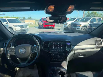 2020 Jeep Grand Cherokee - image 9
