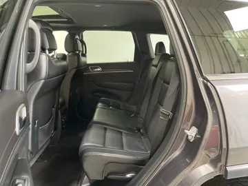 2018 Jeep Grand Cherokee - image 16