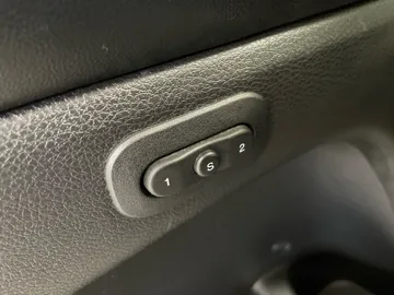 2018 Jeep Grand Cherokee - image 30