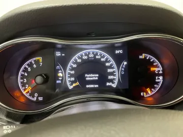 2018 Jeep Grand Cherokee - image 18