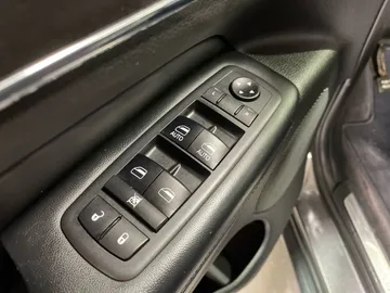 2018 Jeep Grand Cherokee - image 23