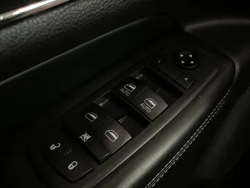 2021 Jeep Grand Cherokee - image 28