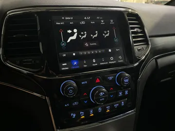 2021 Jeep Grand Cherokee - image 26