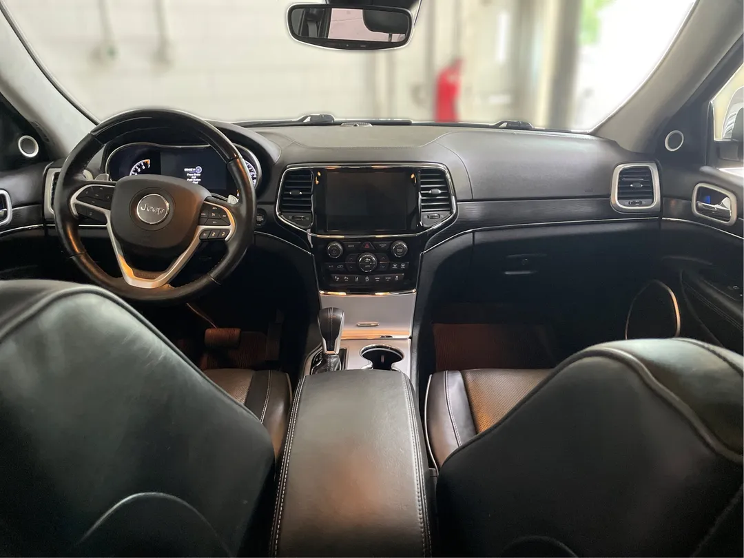 2021 Jeep Grand Cherokee — photo 4