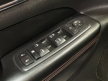 2017 Jeep Grand Cherokee - image 24
