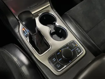 2017 Jeep Grand Cherokee - image 29