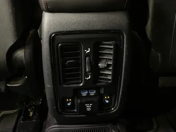2017 Jeep Grand Cherokee - image 33