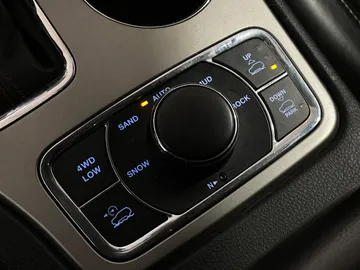 2017 Jeep Grand Cherokee - image 23