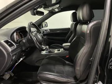 2017 Jeep Grand Cherokee - image 3