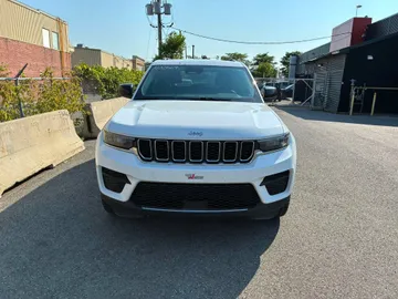 2022 Jeep Grand Cherokee - image 2