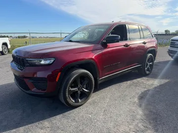 2023 Jeep Grand Cherokee - image 3