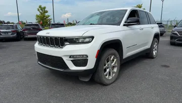 2023 Jeep Grand Cherokee - image 3