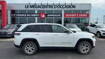 2023 Jeep Grand Cherokee - image 4