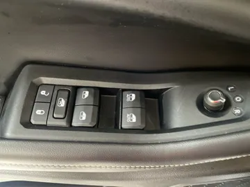 2023 Jeep Grand Cherokee - image 25