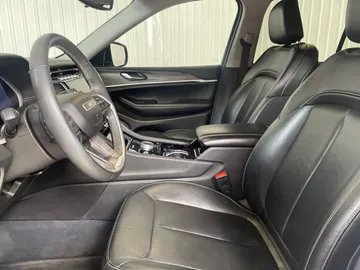 2023 Jeep Grand Cherokee - image 3