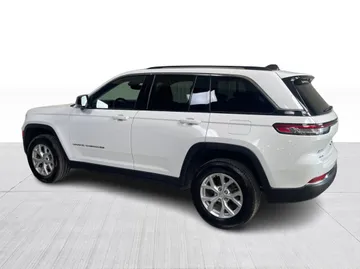 2023 Jeep Grand Cherokee - image 10