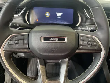 2023 Jeep Grand Cherokee - image 16