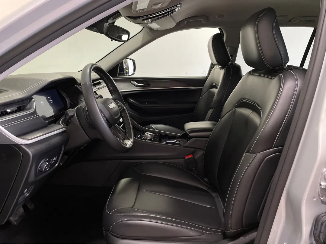 2023 Jeep Grand Cherokee — photo 3