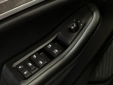 2023 Jeep Grand Cherokee - image 24