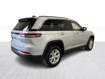 2023 Jeep Grand Cherokee - image 14