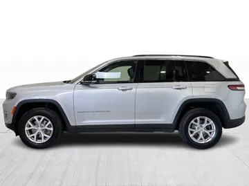 2023 Jeep Grand Cherokee - image 10