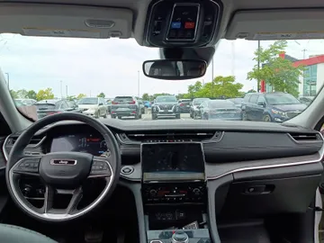 2023 Jeep Grand Cherokee - image 9