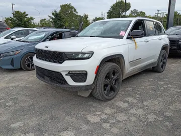 2023 Jeep Grand Cherokee - image 3