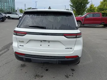 2023 Jeep Grand Cherokee - image 6
