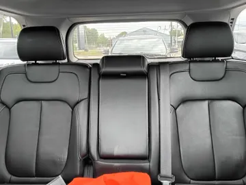 2023 Jeep Grand Cherokee - image 8