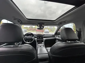 2022 Jeep Grand Cherokee - image 7