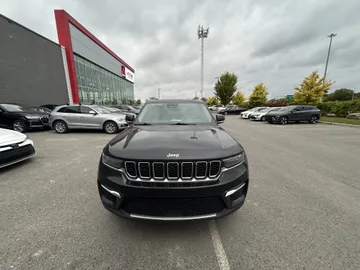 2022 Jeep Grand Cherokee - image 2
