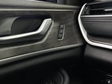 2024 Jeep Grand Cherokee L - image 18