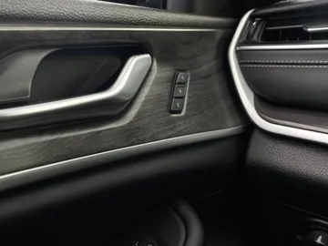 2024 Jeep Grand Cherokee L - image 18
