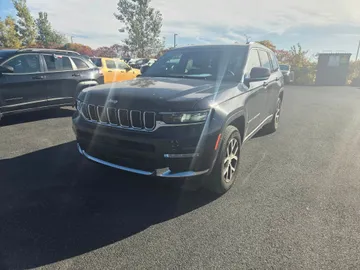 2024 Jeep Grand Cherokee L - image 3