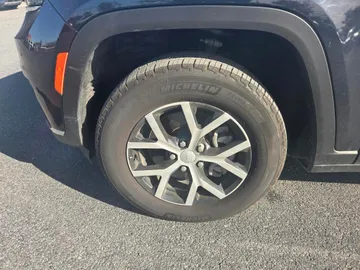 2024 Jeep Grand Cherokee L - image 7