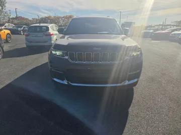 2024 Jeep Grand Cherokee L - image 2