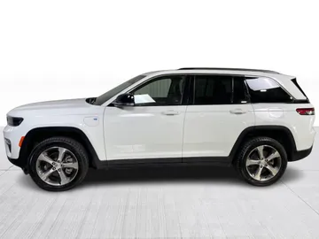2022 Jeep Grand Cherokee 4xe - image 10
