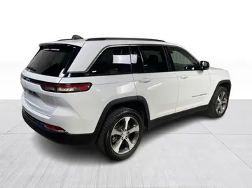 2022 Jeep Grand Cherokee 4xe - image 14