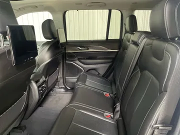 2022 Jeep Grand Cherokee 4xe - image 15