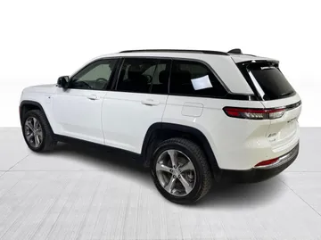 2022 Jeep Grand Cherokee 4xe - image 11
