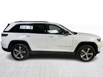 2022 Jeep Grand Cherokee 4xe - image 2