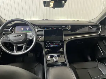 2022 Jeep Grand Cherokee 4xe - image 4