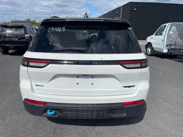 2022 Jeep Grand Cherokee 4xe - image 6