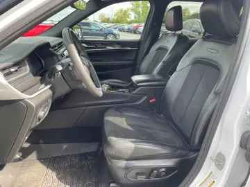 2022 Jeep Grand Cherokee 4xe - image 8