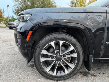 2022 Jeep Grand Cherokee 4xe - image 7