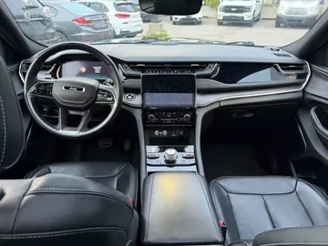 2022 Jeep Grand Cherokee 4xe - image 9