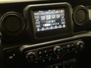 2021 Jeep Gladiator - image 20