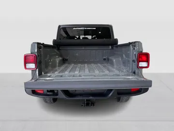 2021 Jeep Gladiator - image 13