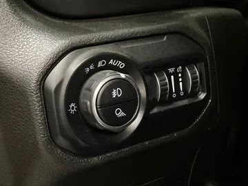 2021 Jeep Gladiator - image 29